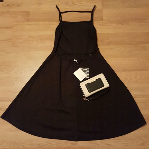 SOLD OUT !Backless skater dress - Picture 3 of 4