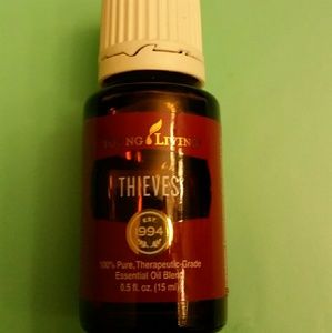 Thieves Essential Oil