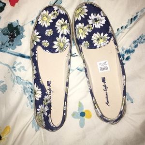 NWT American Eagle Daisy Flats