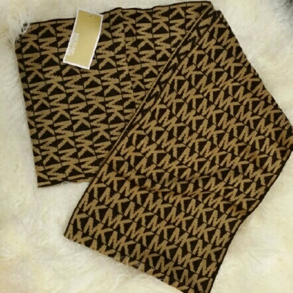 🌟LAST ONE 🌟Michael Kors infinity scarf NWT - Picture 3 of 4