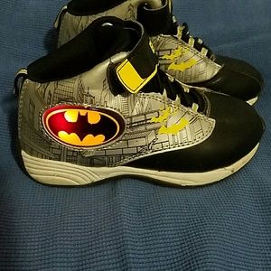 Like kids light up batman shoes