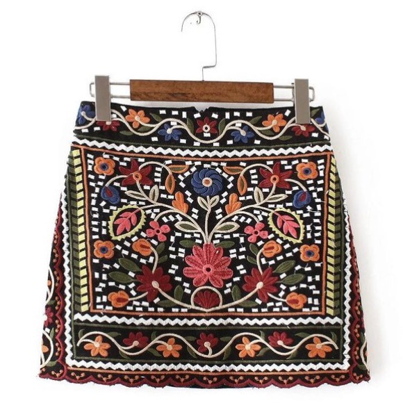 Goodnight Macaroon Bailey embroidered skirt