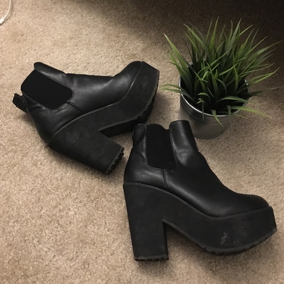 forever 21 black platform boots