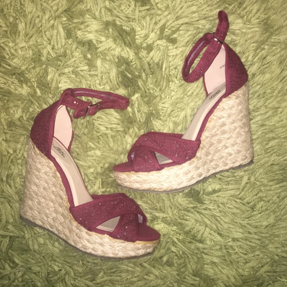 Shoes - NWT Maroon Wedges