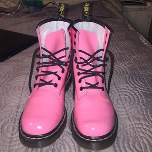 *** LIGHTLY *** worn Doc Martens!!