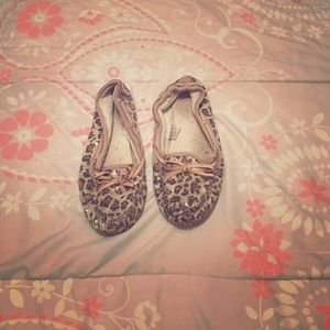 Woman's sparkly cheetah flats.
