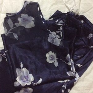 BEAUTIFUL HALSTON LOUNGE WEAR