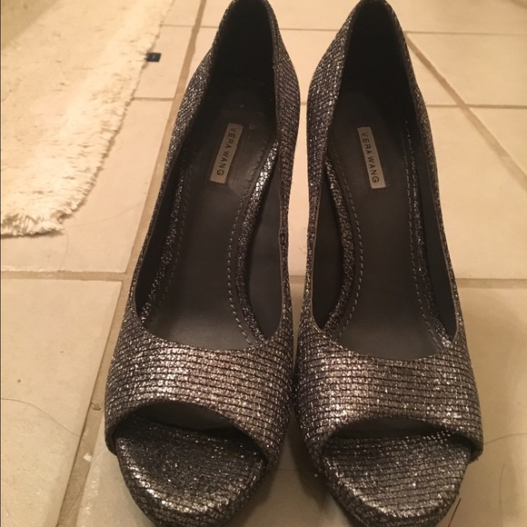 Vera wang pumps