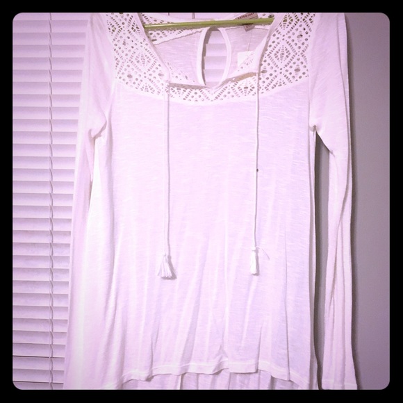 Ladies white flowy top