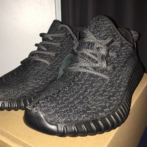 BLACK YEEZYS