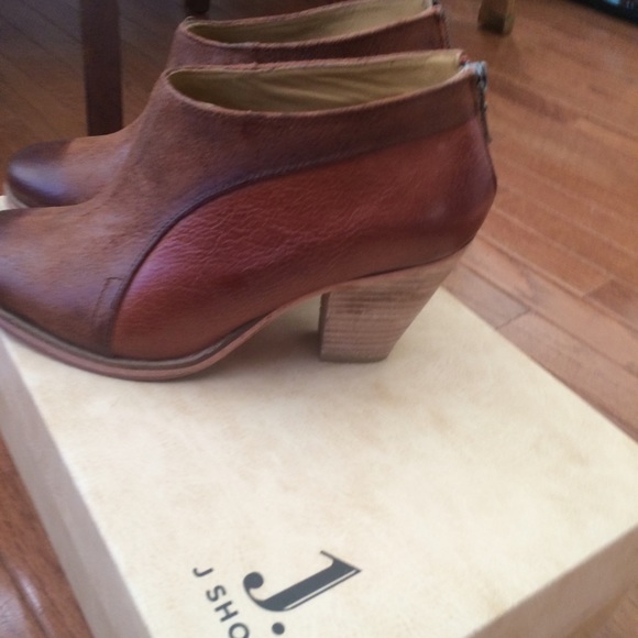 Size 7 J. Shoes - Picture 2 of 2