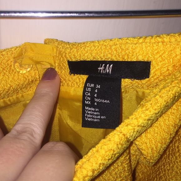 Yellow pleated skirt - Picture 3 of 3