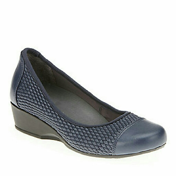 .FOOT SMART STRETCHABLES .