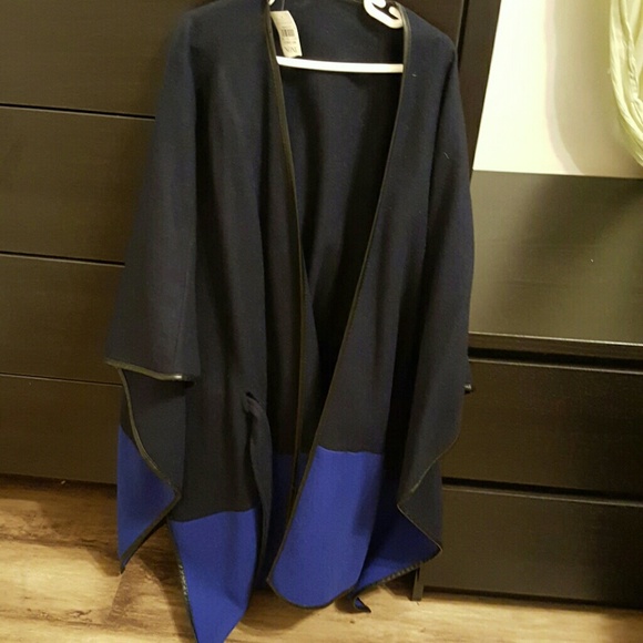 SALE New Ann Taylor sleeveless cape