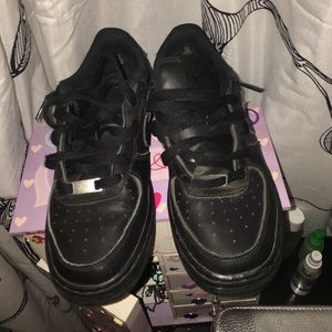 Black Air Force 1s Low