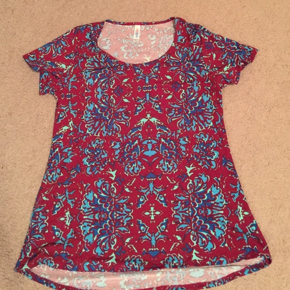 NWOT Lularoe Classic Tee