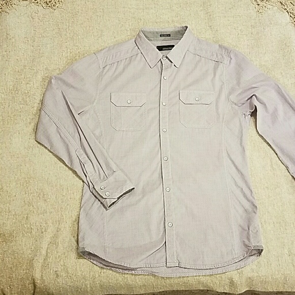 Buckle tailored fit button up