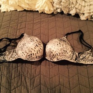 Victoria's Secret Bombshell Plunge 34C