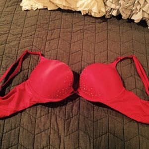 Victoria's Secret Bombshell Plunge 34C