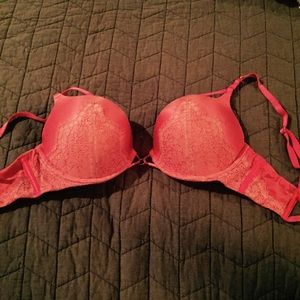 Victoria's Secret Bombshell Plunge 34C