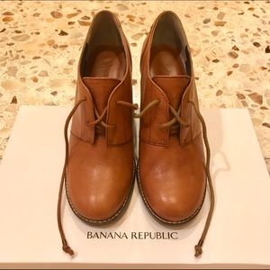 SOLD! Banana Republic Oxford Shoes