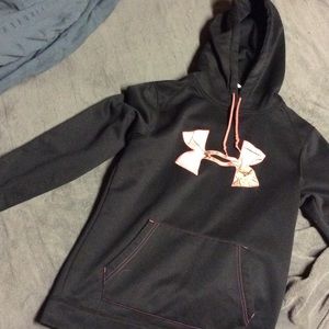 Small under armour sweatshirt