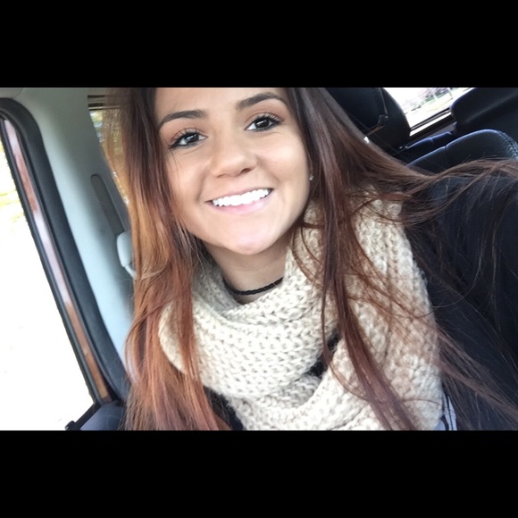 Meet your Posher, Elesia - Picture 1 of 1