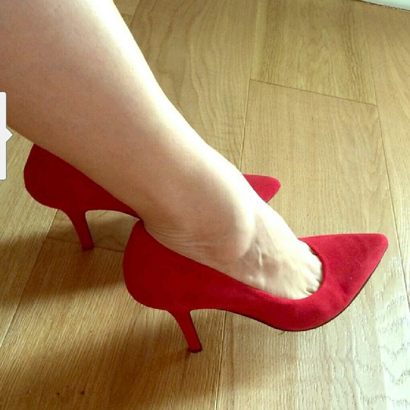 Nine West Red suede pumps