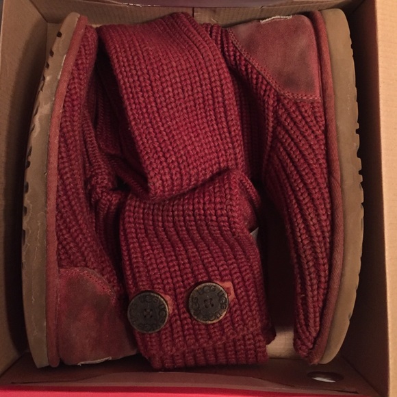 Knitted uggs