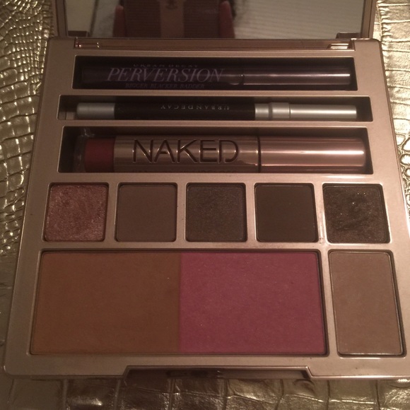 Naked on the Run - Picture 3 of 4