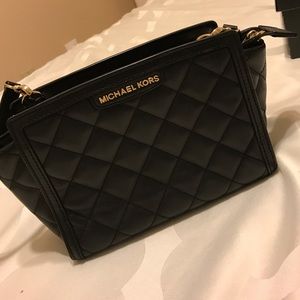 Michael Kors Selma Zip Quilt Medium Messenger bag