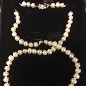 Beautiful real pearl necklace! Please make offer!