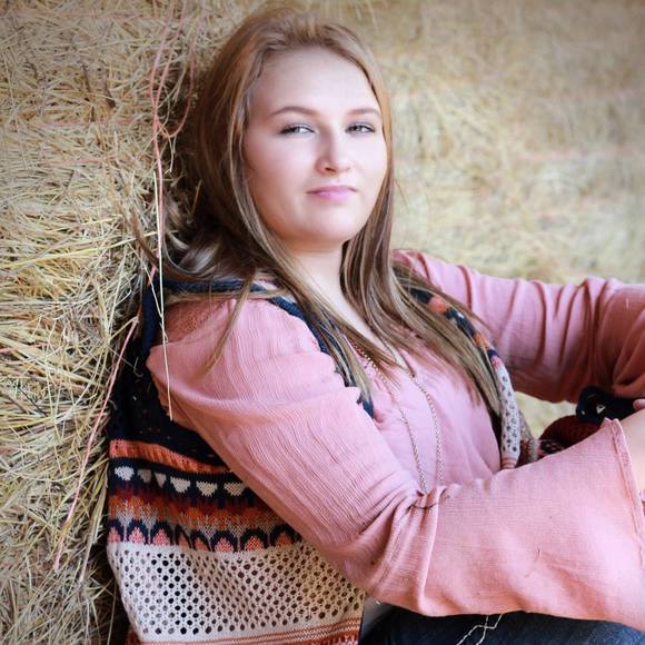 Meet your Posher, Demitra