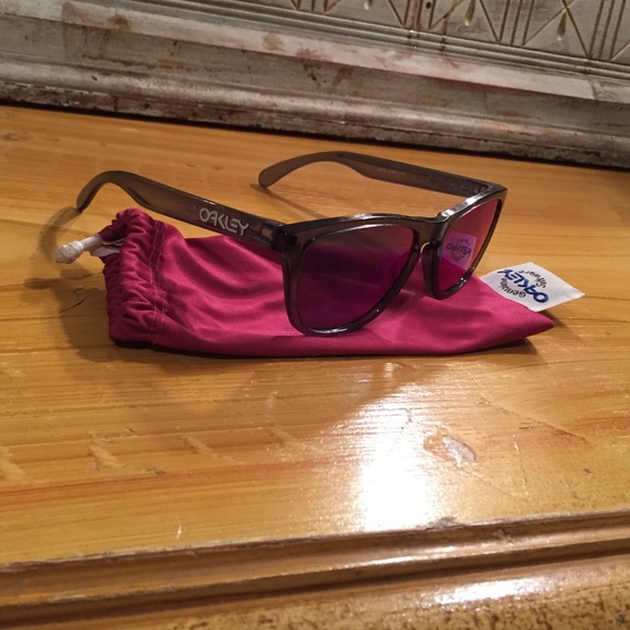 Sweet Frogskins Oakley's with a purple/blue lenses