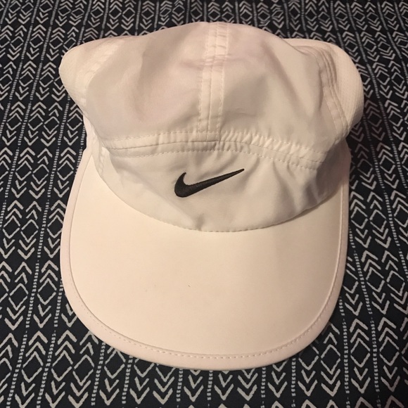 Nike featherlight dri-fit hat