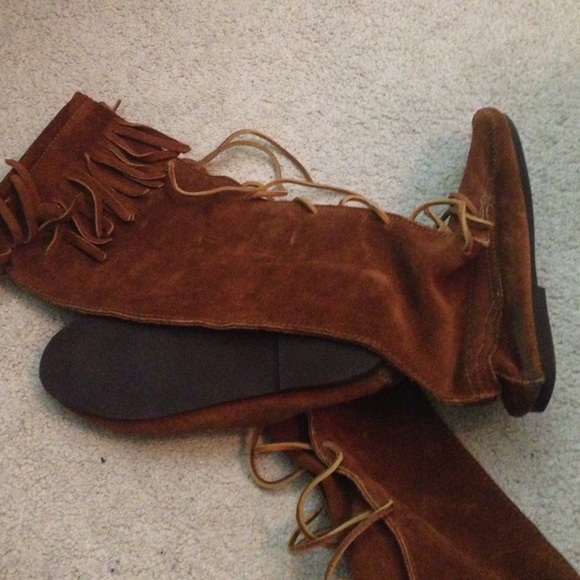 Minnetonka Boots - Picture 4 of 4