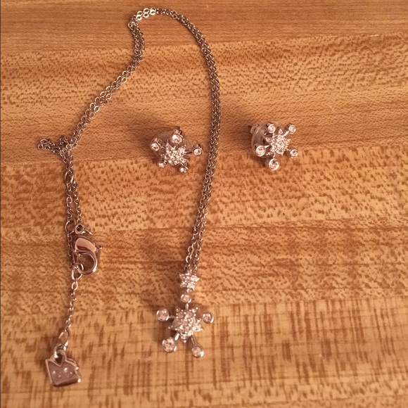 Swarovski crystal snowflake set - Picture 2 of 4