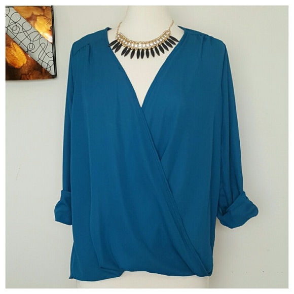 Tops - Blue Twist Slouch 3/4 Sleeve Top SM
