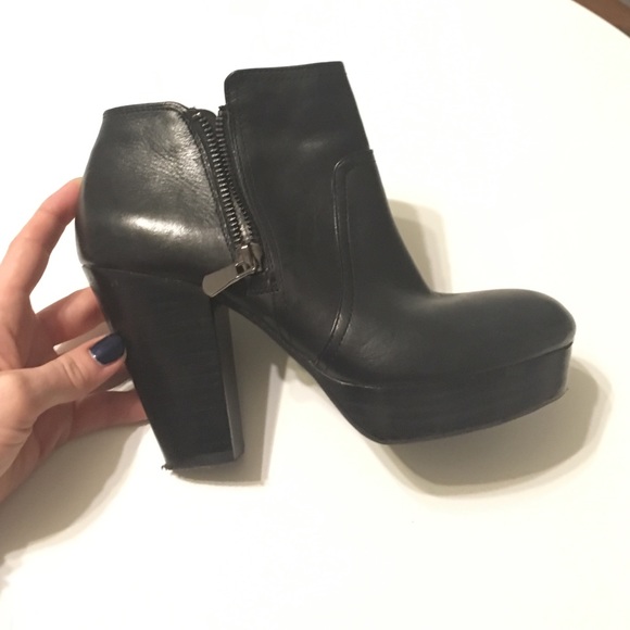 Sz. 6 Gianni Bini ankle boots