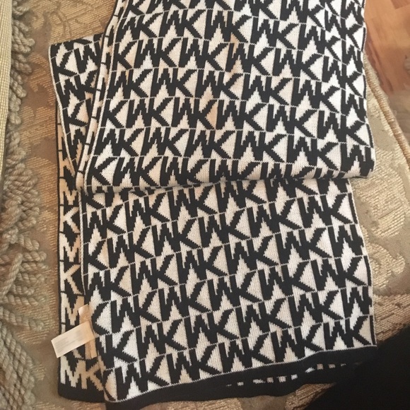 Michael Kors Black and white scarf