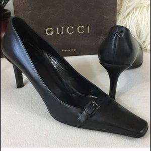 Gucci buckle pump