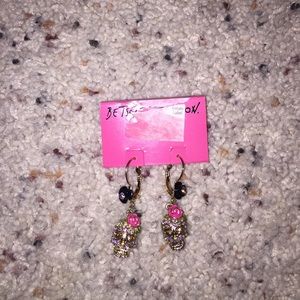 Betsey Johnson skull earrings