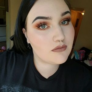 Meet your Posher, Abbey