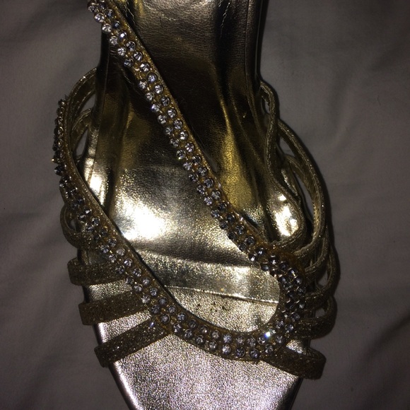 Gorgeous gold, sparkly heels! - Picture 3 of 4
