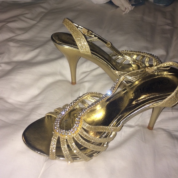 Gorgeous gold, sparkly heels! - Picture 4 of 4