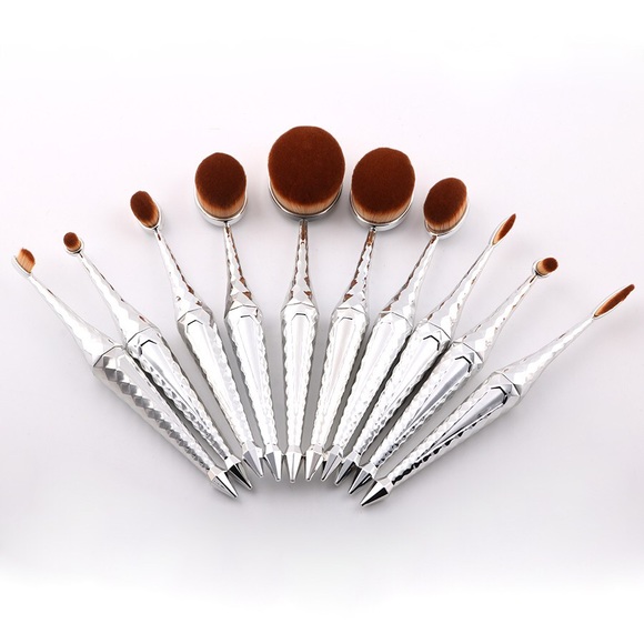 Oval makeup brush set - Picture 1 of 3