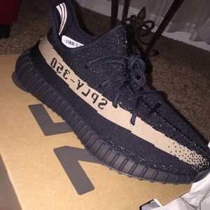 Yeezy Boost 350 V2 (Olive)