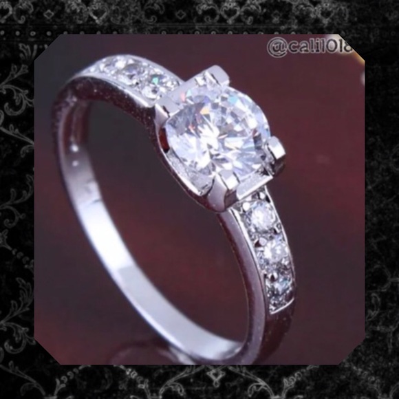 💠CLEARANCE 🆕 Swarovski Crystal White GF Ring 💠 - Picture 2 of 4