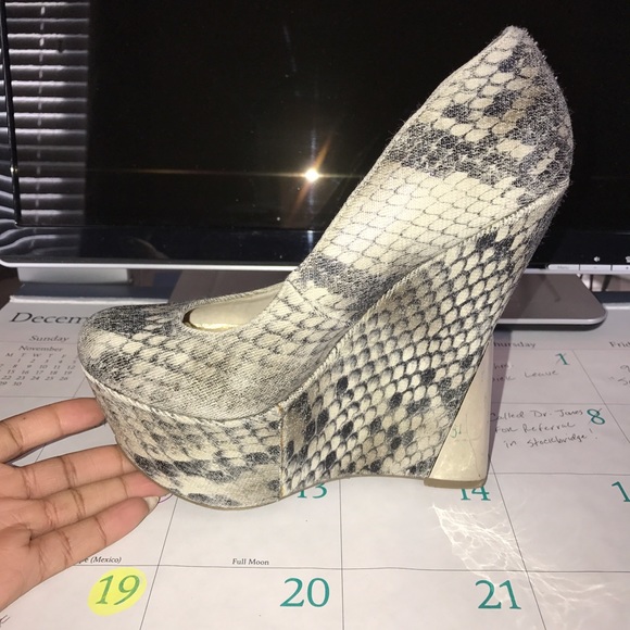 Shoes - Picture 2 of 3