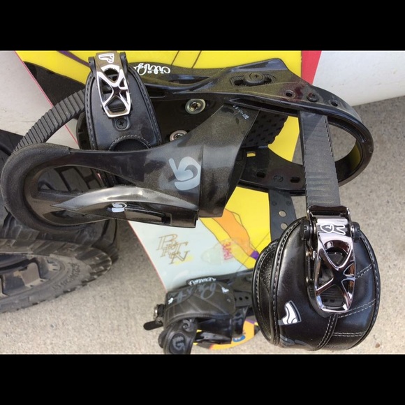 Female Burton snowboard! - Picture 3 of 4